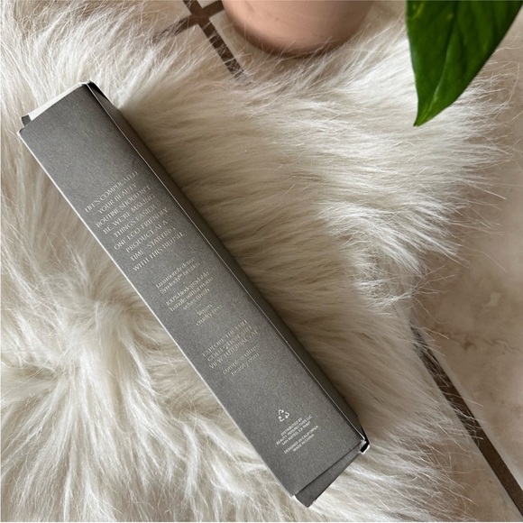 Complex Culture Angled Foundation Brush - Picture 3 of 4